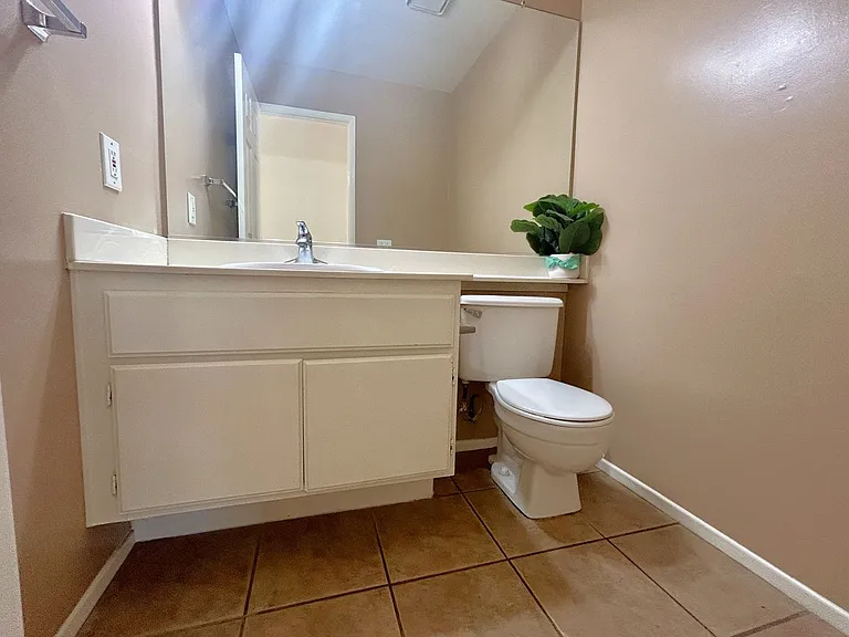 864 Bramble Ln — Photo 8