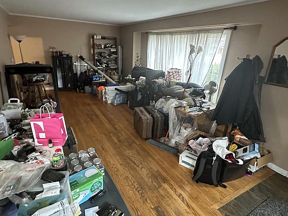 5th image of 1218 N Hickory Ave
