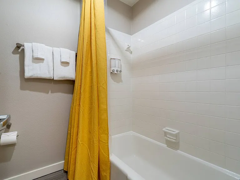 6811 Great Northern Blvd #L — Photo 17