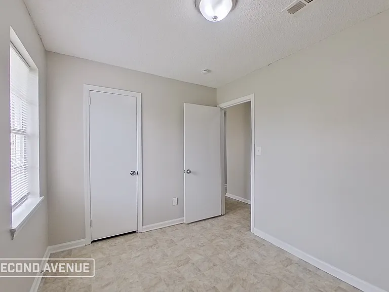 1739 Huntington Dr — Photo 7