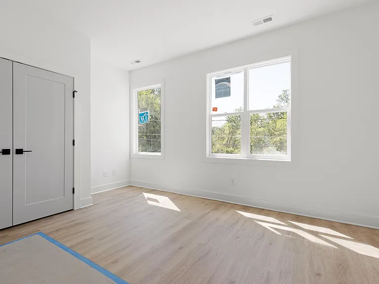 737 Hopkins St — Photo 6
