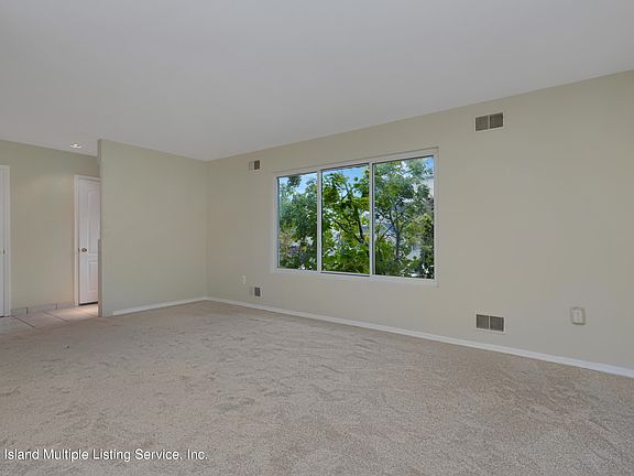5th image of 51 Forest Ln