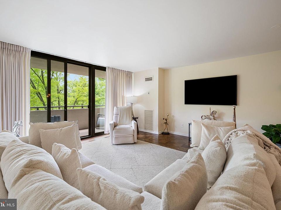1st image of 4620 N Park Ave APT 305W