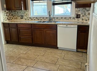 28 Amey St FLOOR 1, Pawtucket, RI 02860