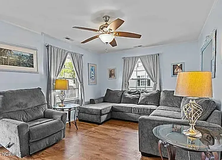 906 N Yaupon Ter — Photo 3