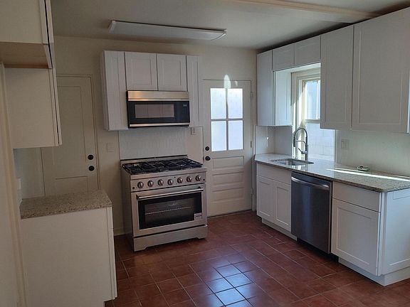 4th image of 3200 Burton Ave SE