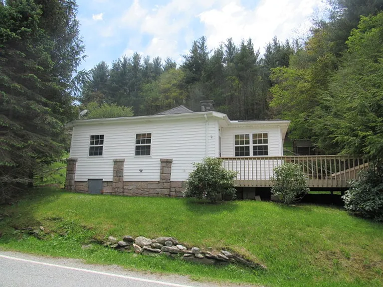 726 Middle Fork Rd — Photo 1