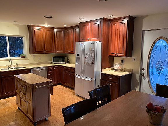 4th image of 64 Oak Circle Dr