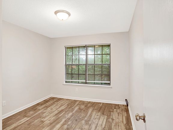 3rd image of 1382 Fairchild St #A