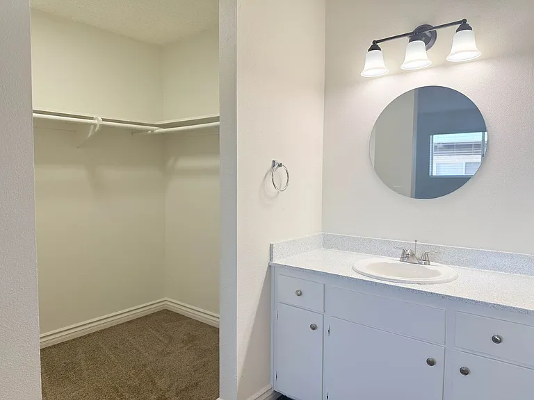 Oak Valley Apartments — Photo 35