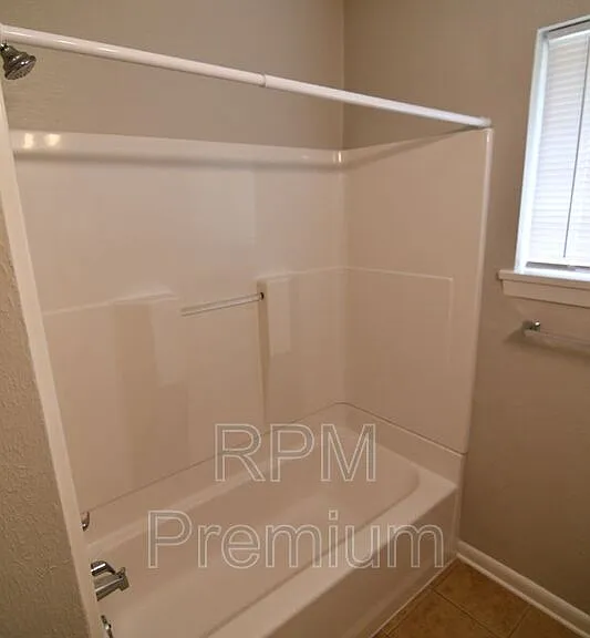 2424 Toledo St — Photo 17