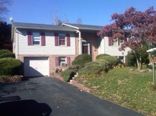 60 Crestview Dr, Pottsville, PA 17901