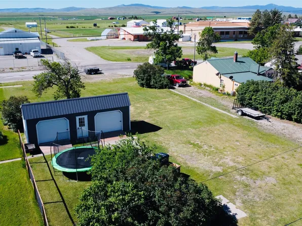 4th Ave S, Stanford, MT 59479