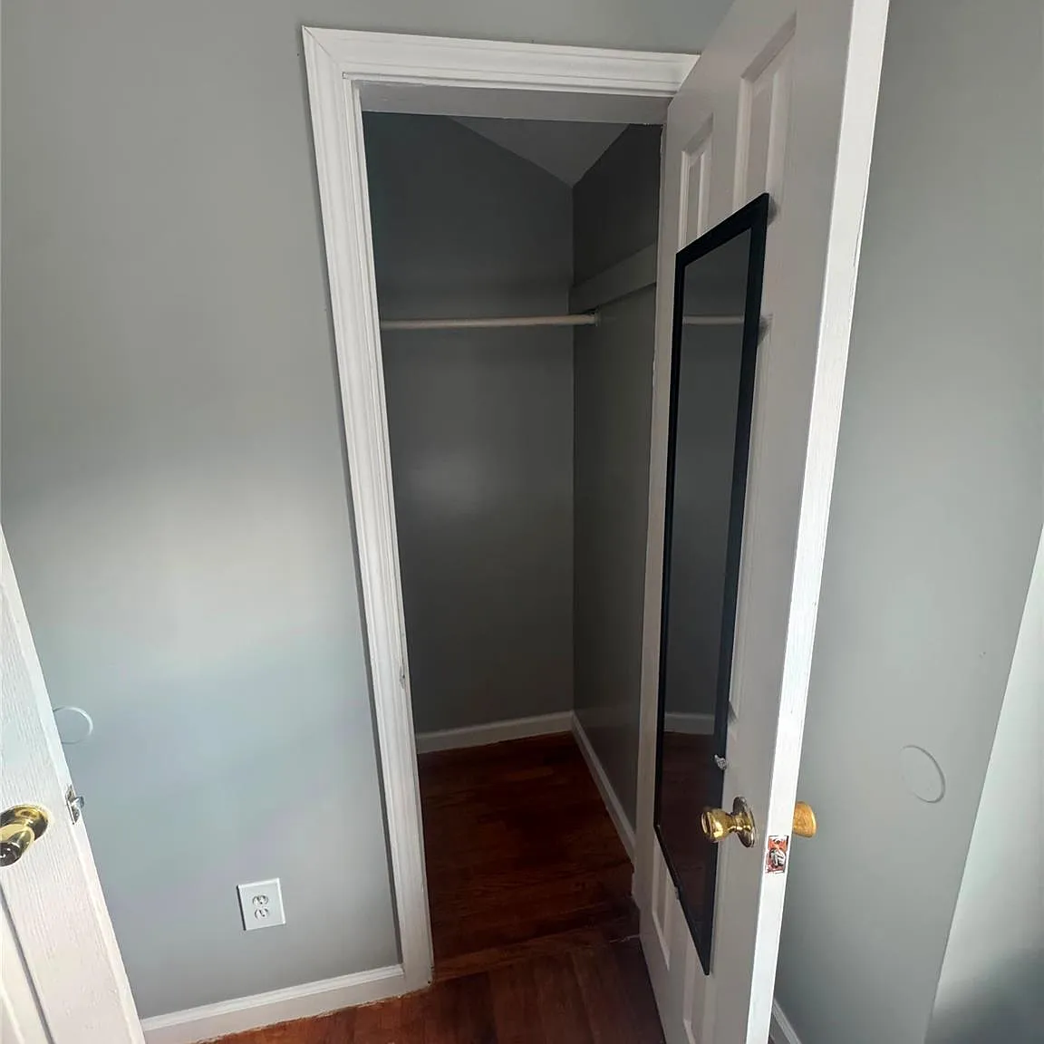 3 bed, 2.0 bath, 2380 sqft, $1,500 — Photo 2