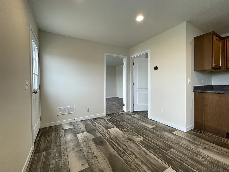 7204 E Grand River Ave — Photo 20
