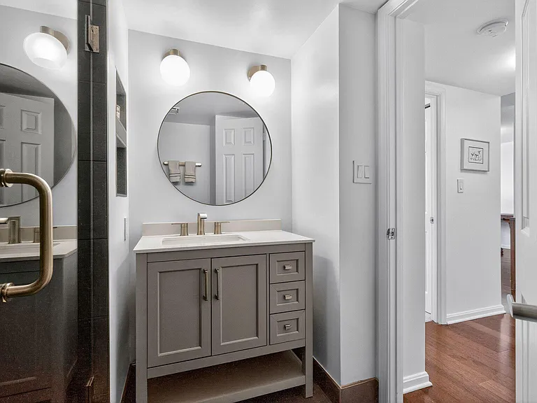 10101 Grosvenor Pl #614 — Photo 9