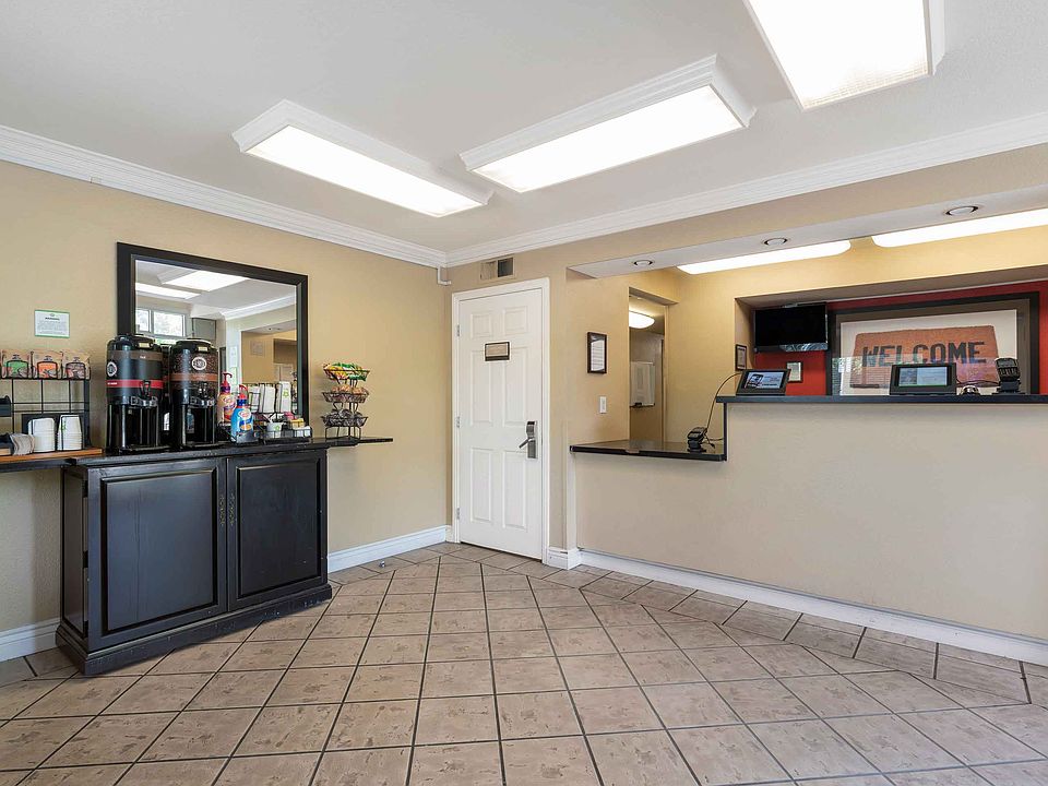 Lobby and Guest Check-in