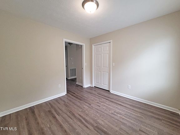 5th image of 952 Beverly Dr #10