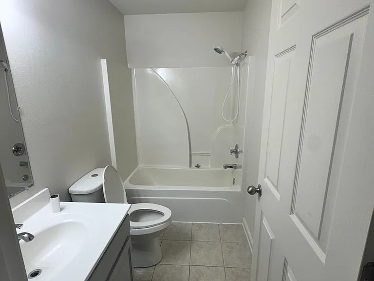 100 E Lauren Rd — Photo 13