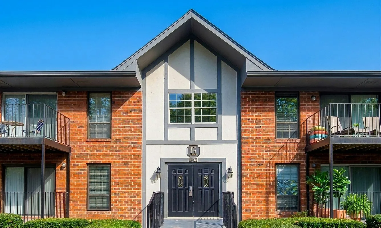 6851 Roswell Road Northeast, Unit H11 — Photo 1