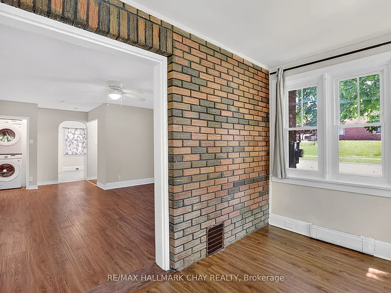30 Penetang St — Photo 6