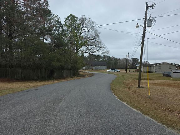 5th image of 19 Allen Cir