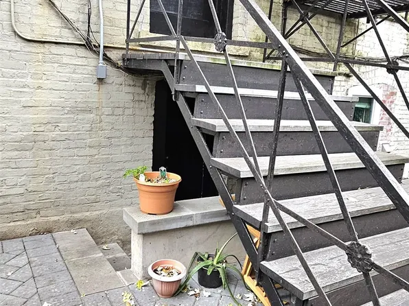 327 Jackson Street image 42 of 47