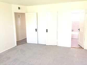 5th image of 104 Bucareli Dr