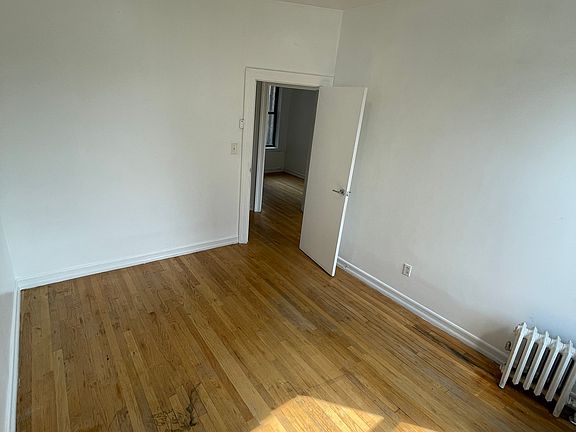 2nd image of 3694 Broadway APT 1E