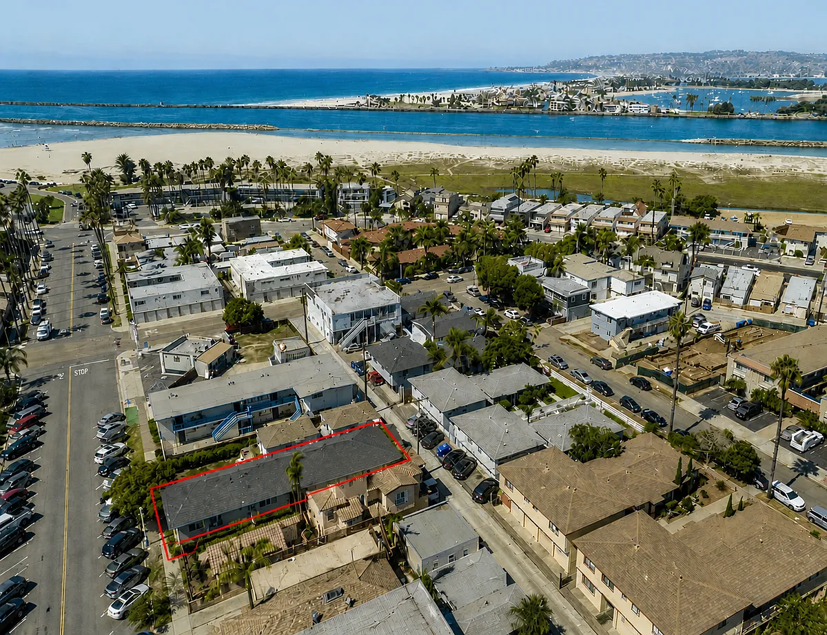 Building Photo - 5066 Voltaire St #3