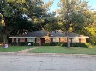 509 S Walnut St, Cleburne, TX 76033