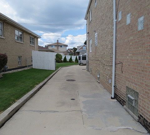 5th image of 5310 S Nagle Ave #1