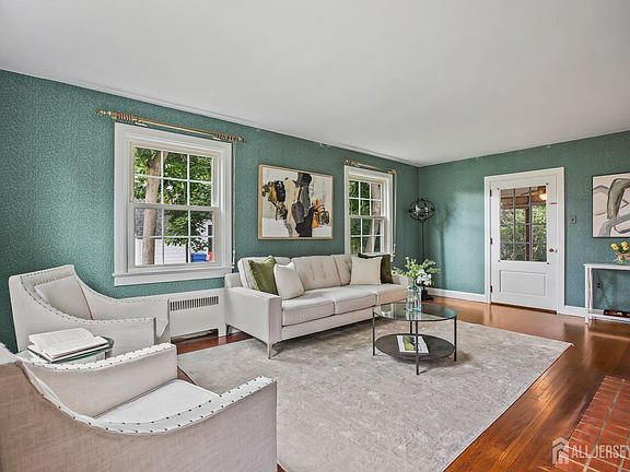 5th image of 80 Chestnut St