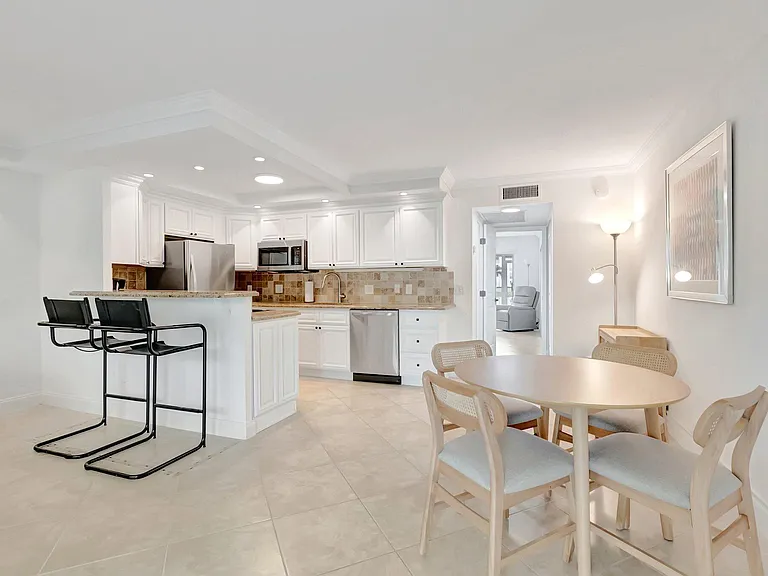 1072 Yarmouth Dr #1072-D — Photo 13