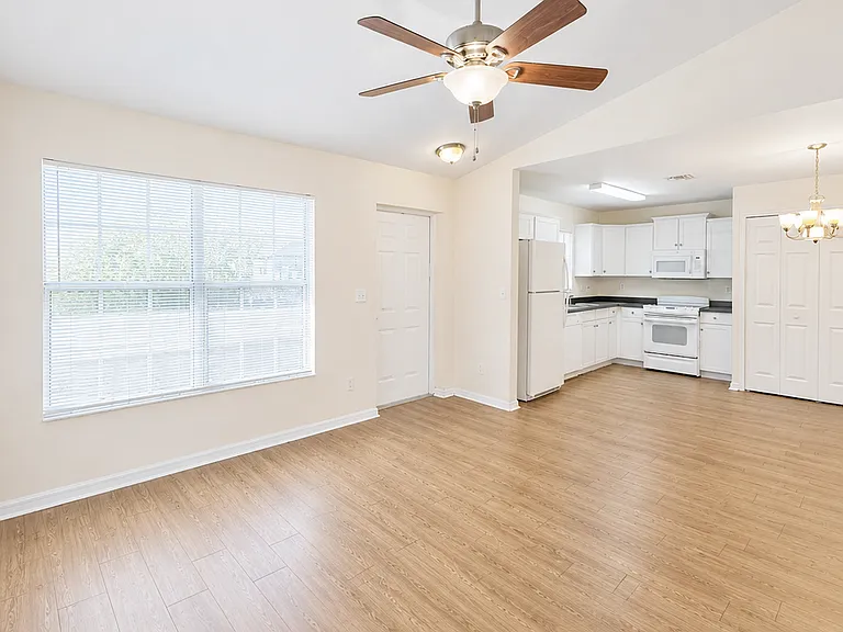 1105 Harold Ave S — Photo 9