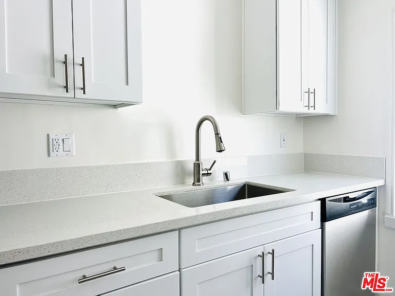 1860 N Alexandria Ave #1884 — Photo 18