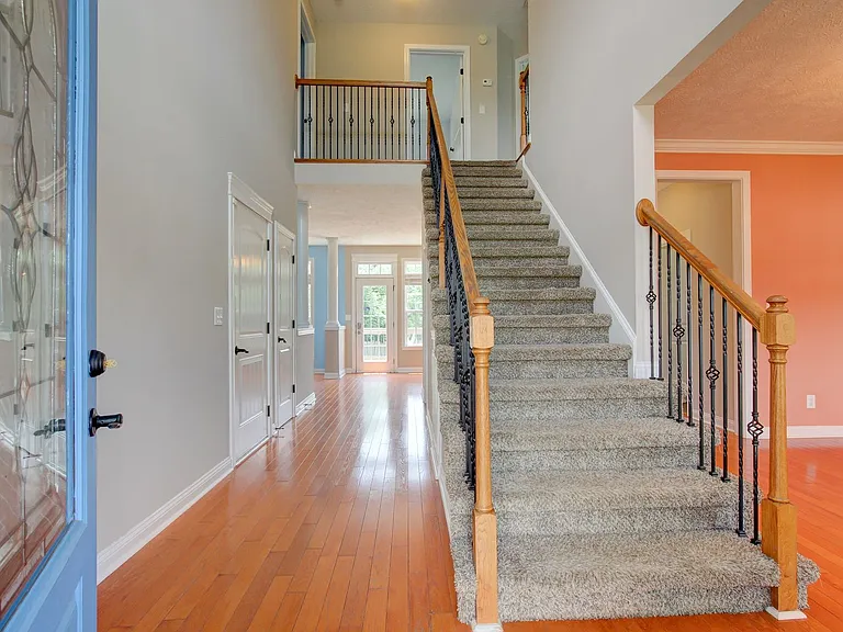 716 Cavalier Dr — Photo 5