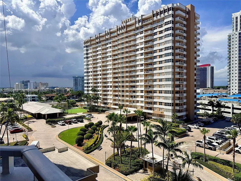 1965 S Ocean Dr #18C