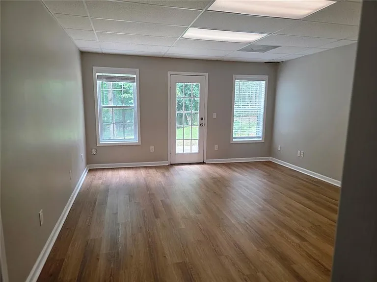 2257 Roseberry Ln — Photo 30