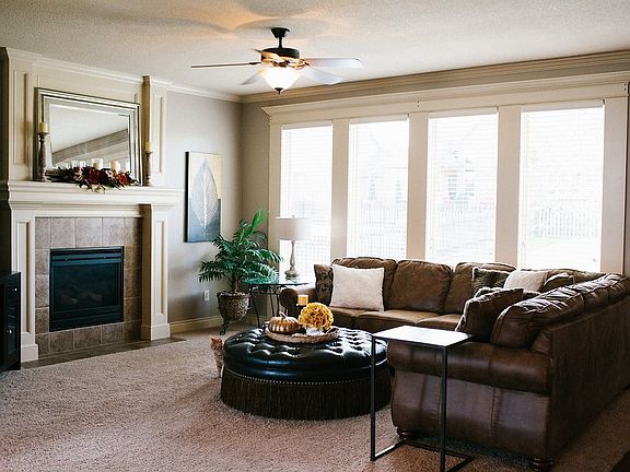 3rd image of 4412 NE Hideaway Dr