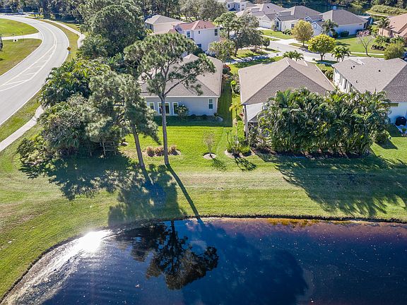 4th image of 876 Suntree Woods Dr