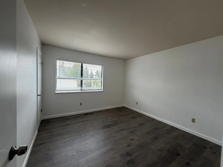 1930 Manor Pl — Photo 18