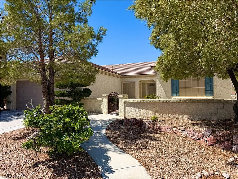 2895 Maffie St — Photo 3