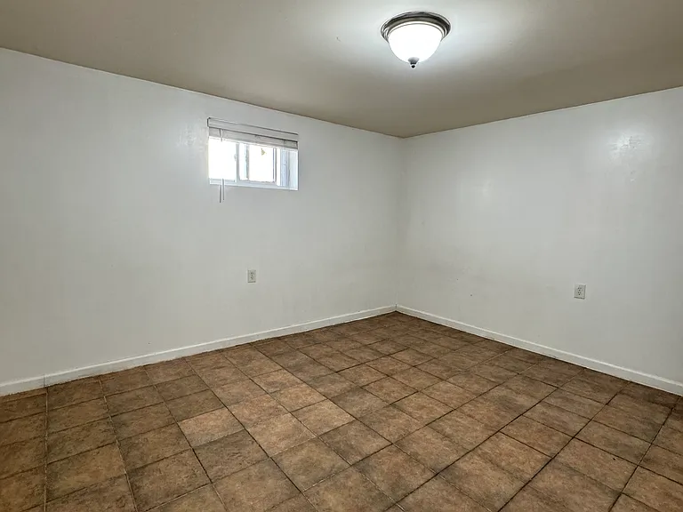 1 Beacon Pl #BASEMENT — Photo 8