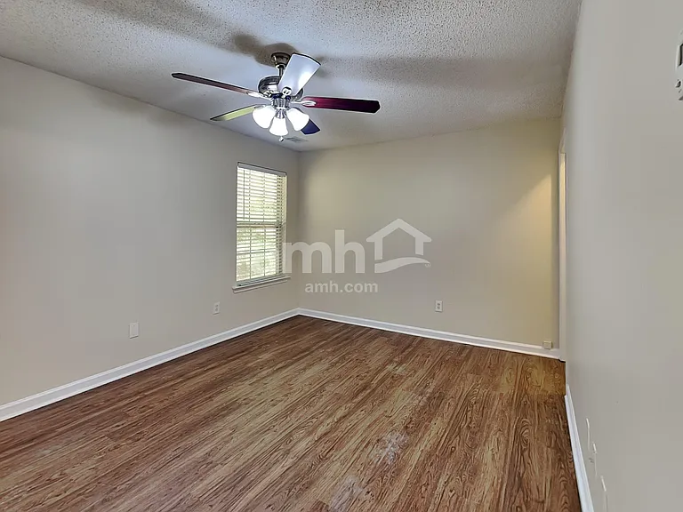 291 Beckenham Ln — Photo 10