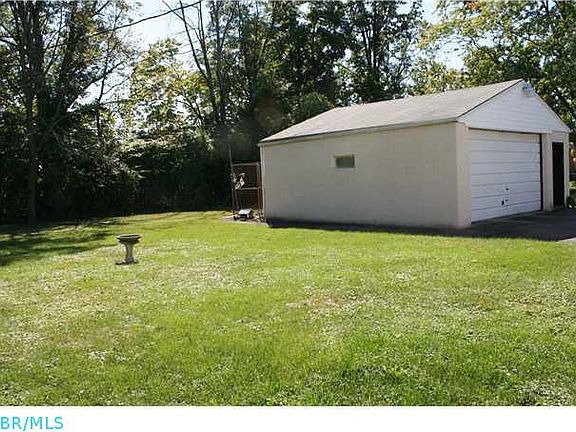 3rd image of 1861 Vaughn St