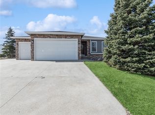 4106 152nd St, Urbandale, IA 50323