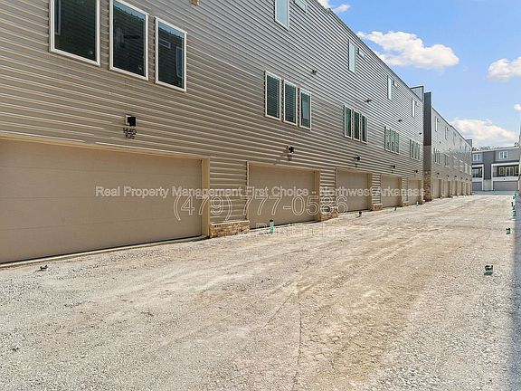 3rd image of 1982 S Razorback Rd Unit 102