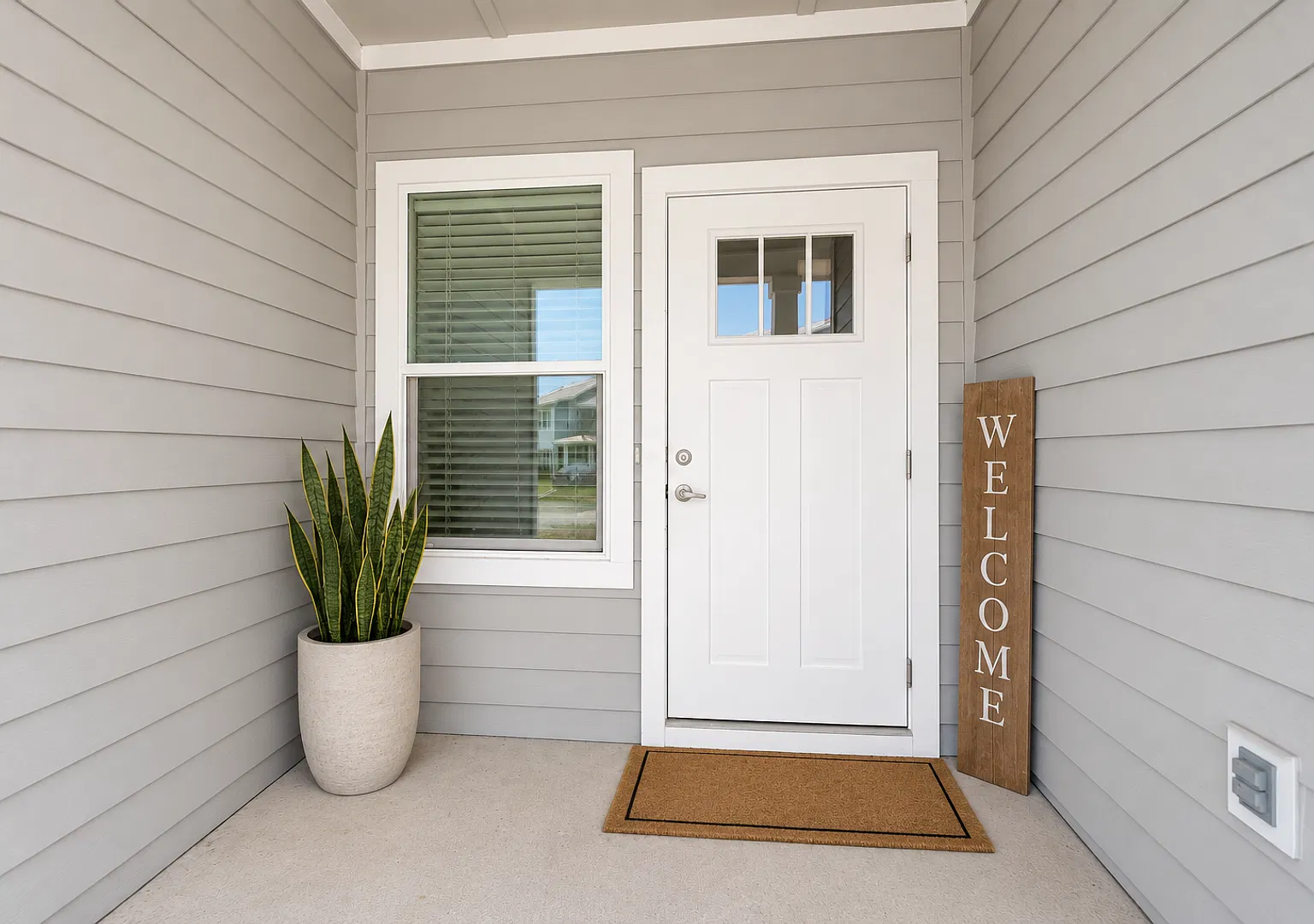 Date Palm Ln 328 - Savannah — Photo 2