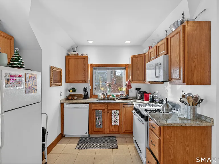 245 Edwards St #2R — Photo 6